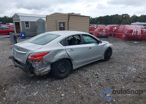 2015 Nissan Altima 2.5 S z USA, uszkodzony, nr VIN 1N4AL3AP3FC453339